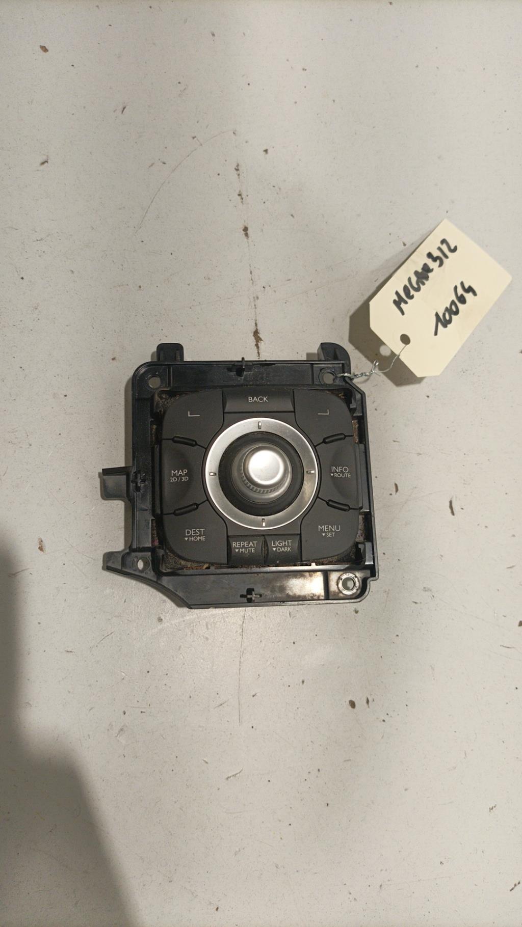 Commande GPS RENAULT MEGANE 3 PHASE 3 Essence - 1