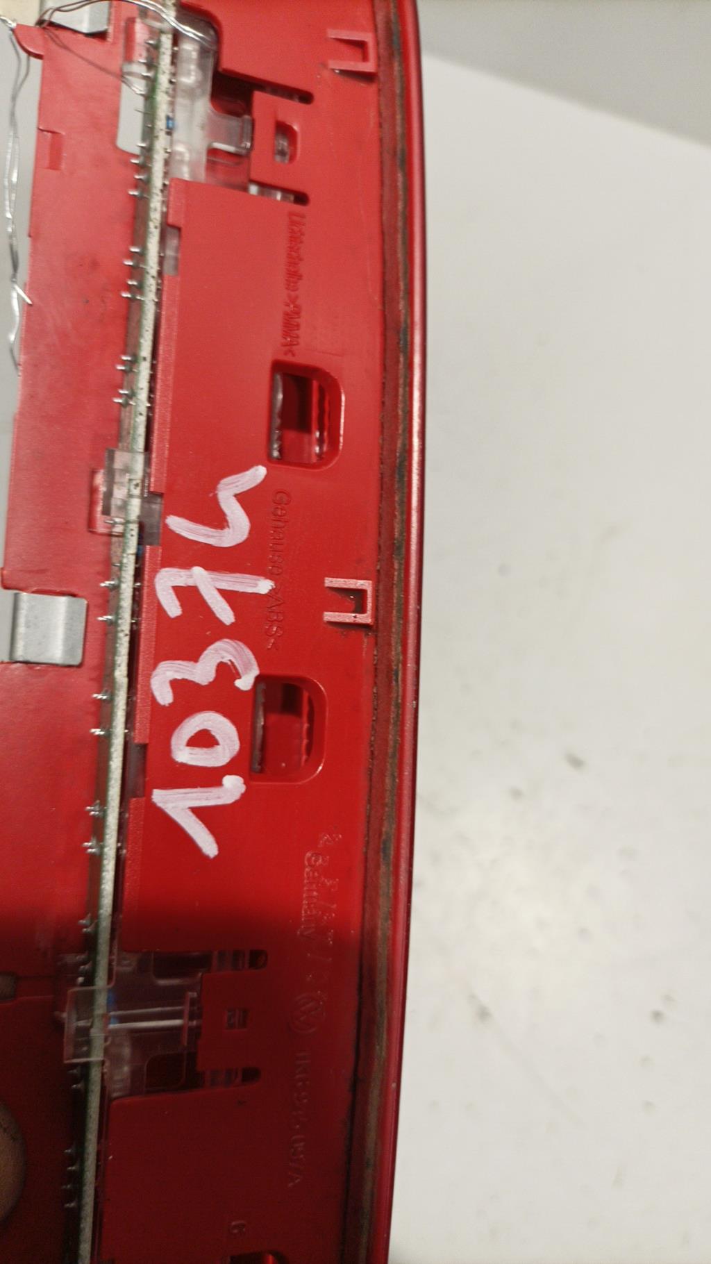 Feu arriere stop central VOLKSWAGEN GOLF 5 Diesel - 1