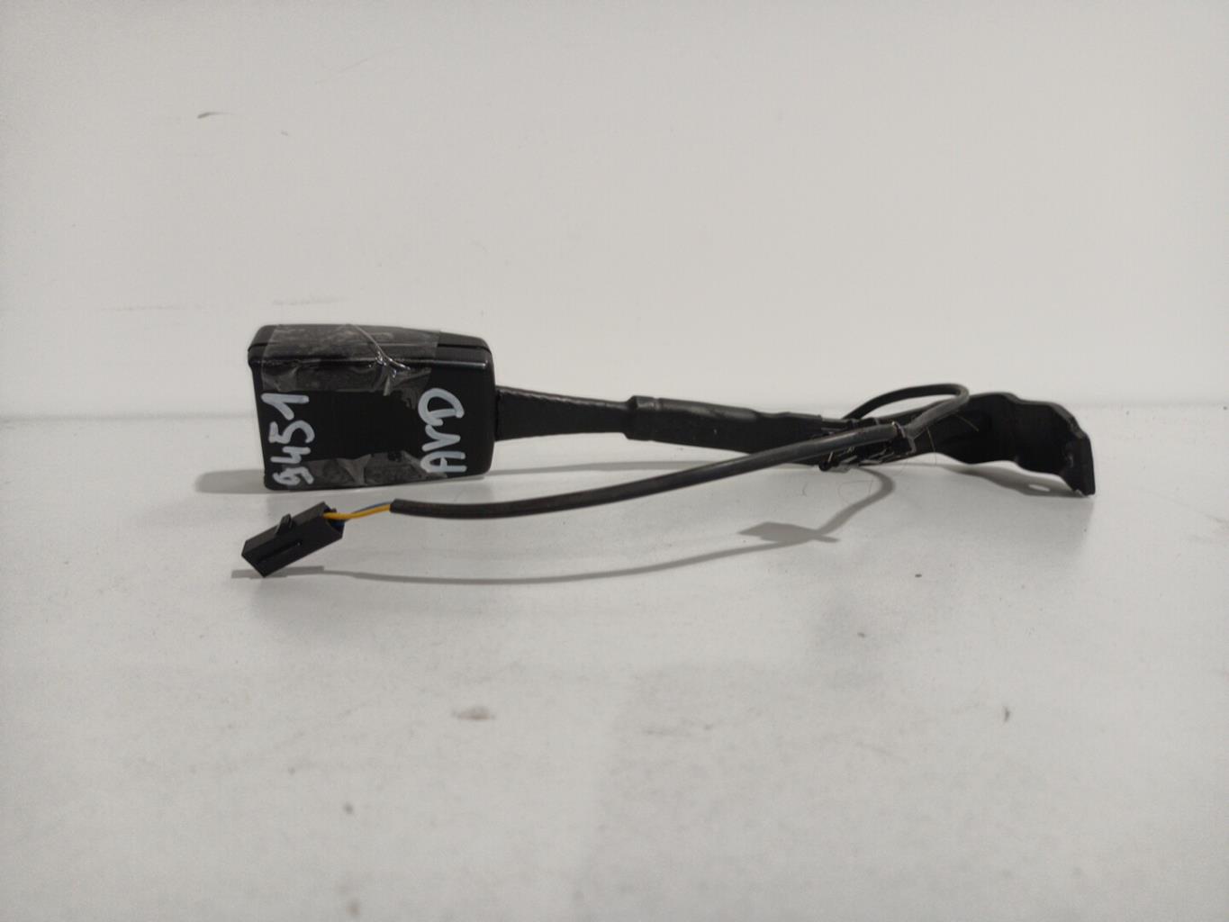 Aggancio cintura sicurezza anteriore destro VOLKSWAGEN GOLF 5 Gasolina - 1