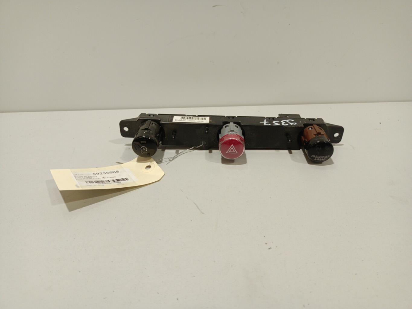 Bouton de warning FIAT 500X PHASE 1 Essence - 1