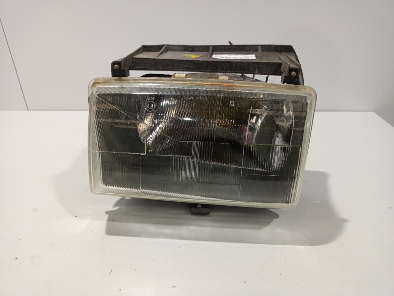 Gruppo ottico anteriore principale destro (luci)(faro) PEUGEOT 305  - 1