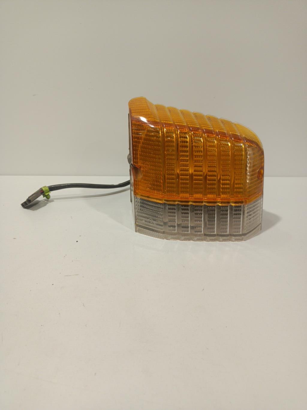 Gruppo ottico anteriore secondario destro (luci)(freccia) PEUGEOT 305  - 1