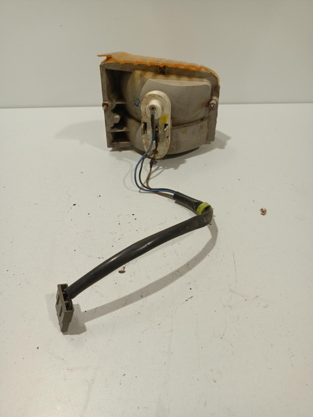 Gruppo ottico anteriore secondario sinistro (luci)(freccia) PEUGEOT 305  - 1