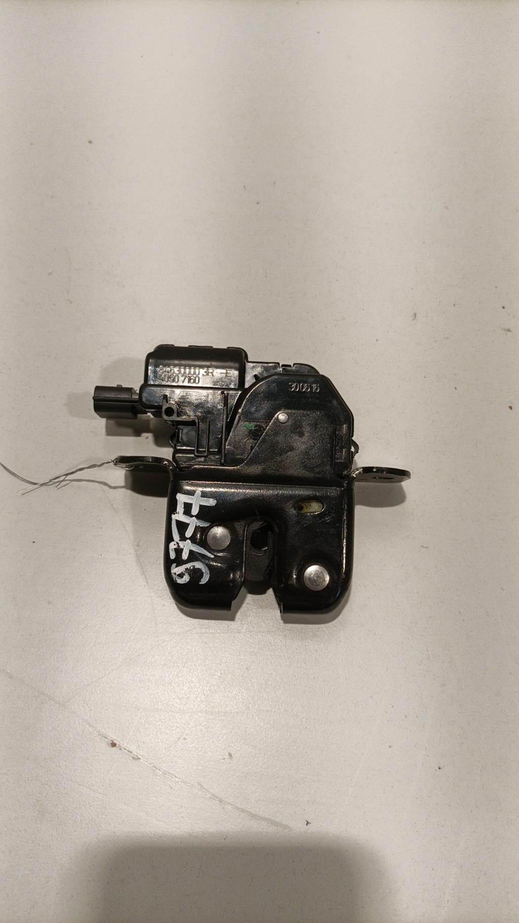 Serrure de hayon RENAULT CLIO 4 PHASE 1 Diesel - 1