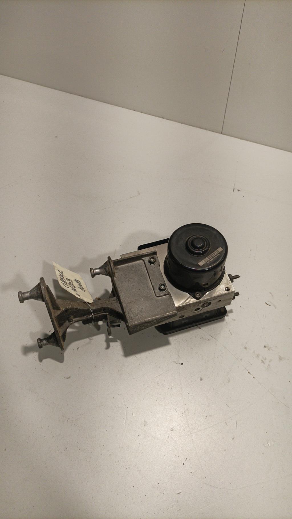 Blocco ABS (antibloccaggio freni) MERCEDES CLASSE C 203 PHASE 2 Diésel - 1