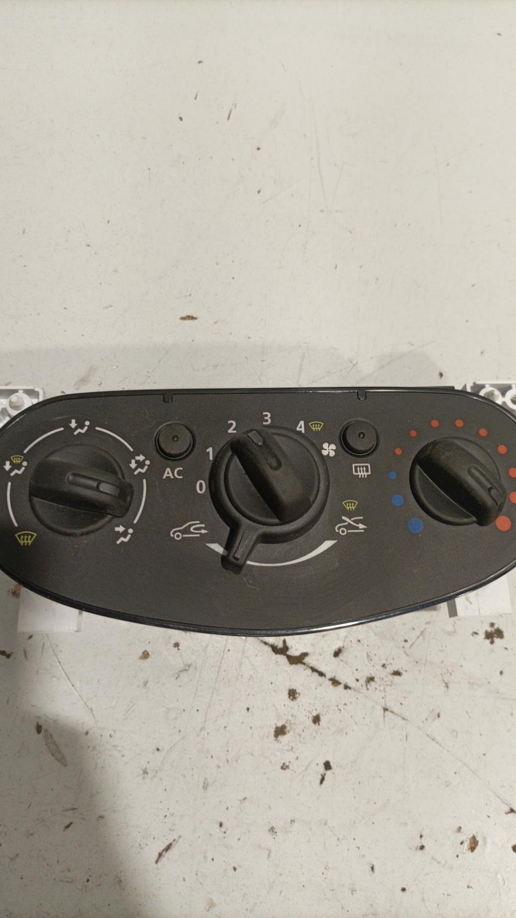 Commande chauffage DACIA SANDERO 1 Essence - 1