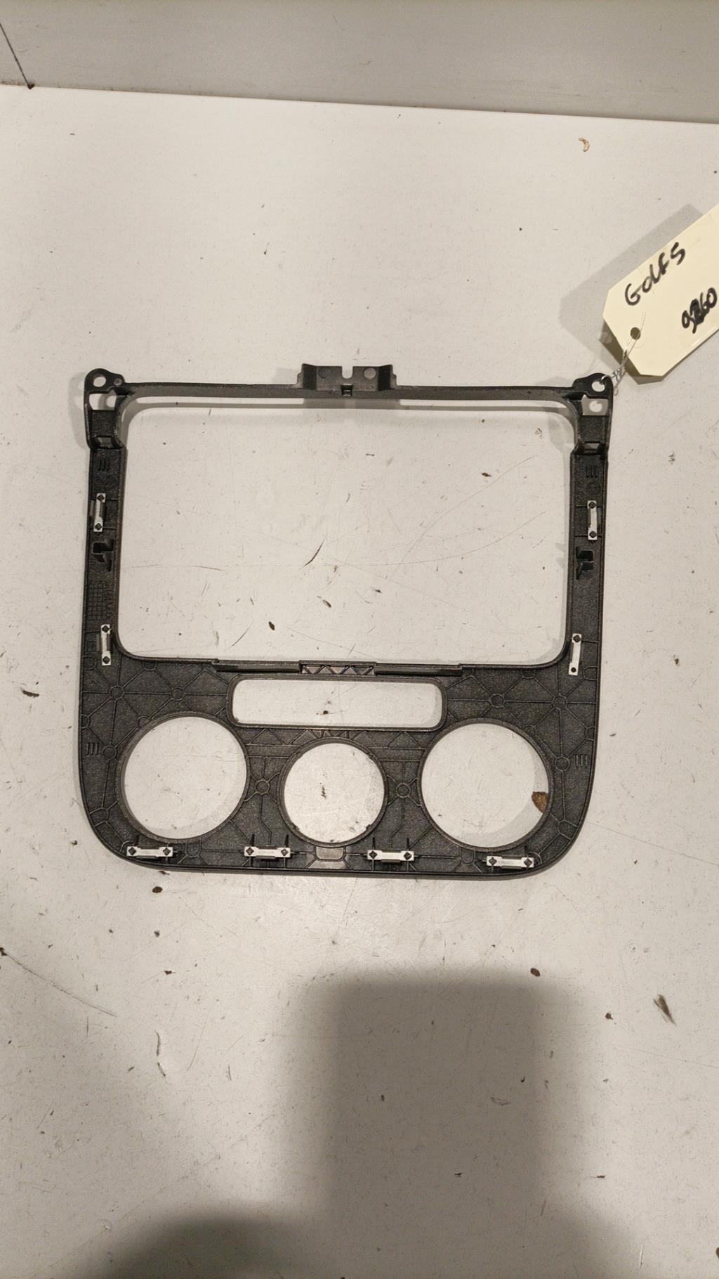 Facade autoradio VOLKSWAGEN GOLF 5 Diesel - 1