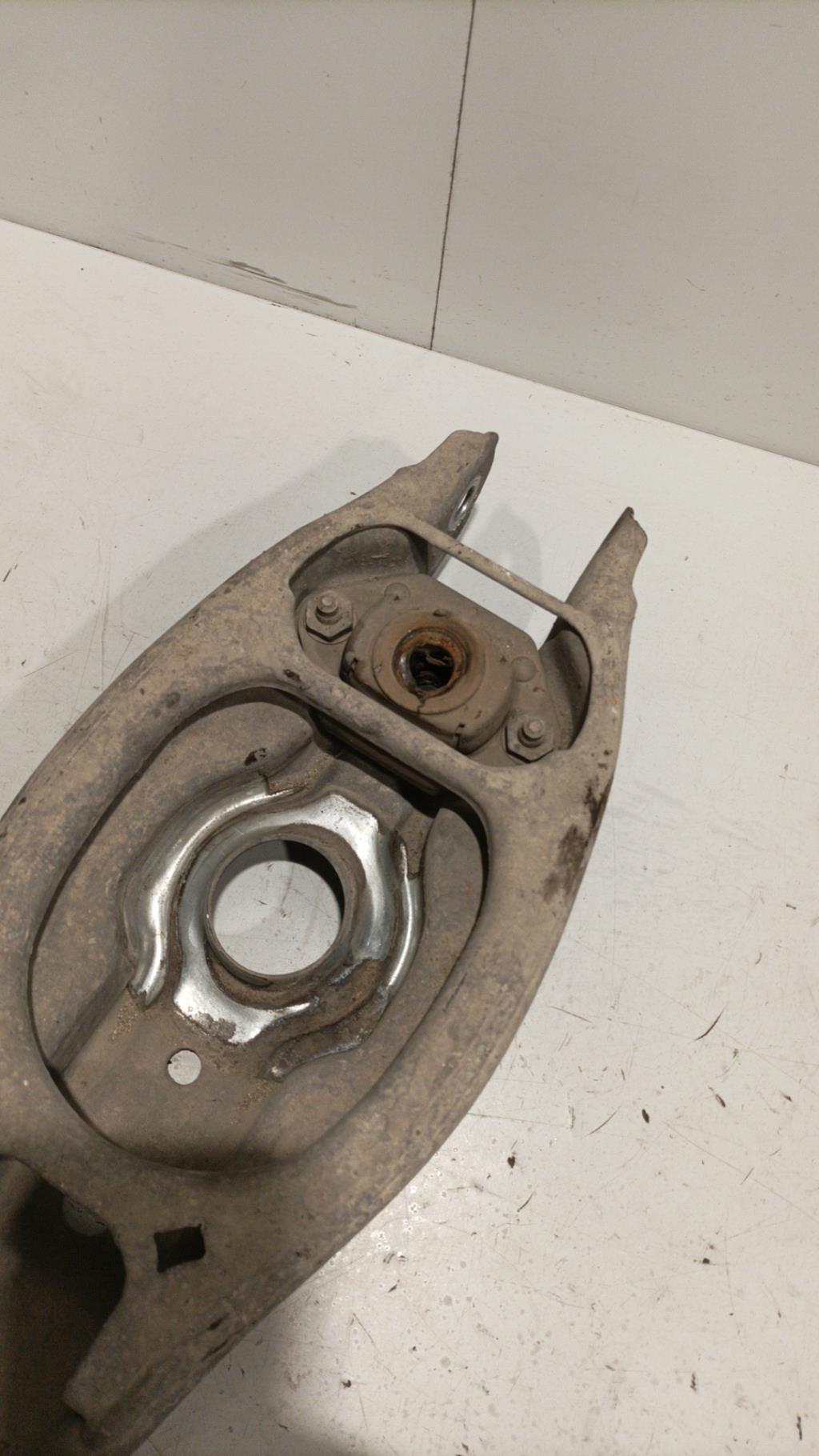 Triangolo superiore posteriore destro MERCEDES CLASSE E 213 Diésel - 1
