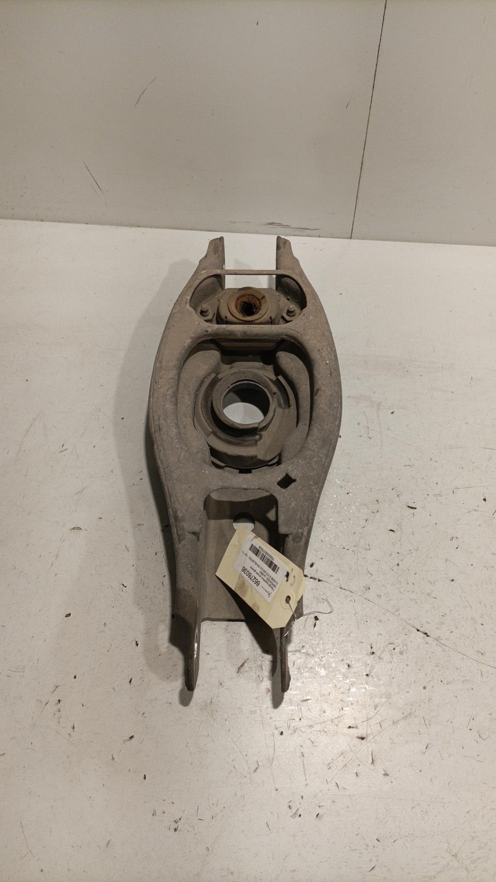 Triangolo superiore posteriore sinistro MERCEDES CLASSE E 213 Diésel - 1