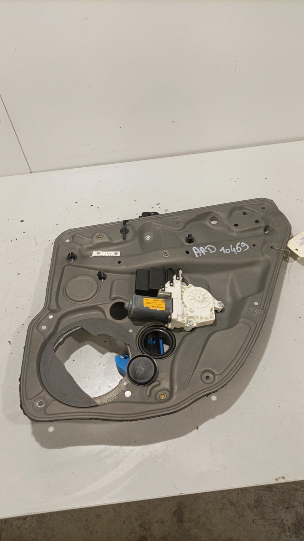 Alzacristalli elettrico posteriore destro VOLKSWAGEN GOLF 4 Diésel - 1