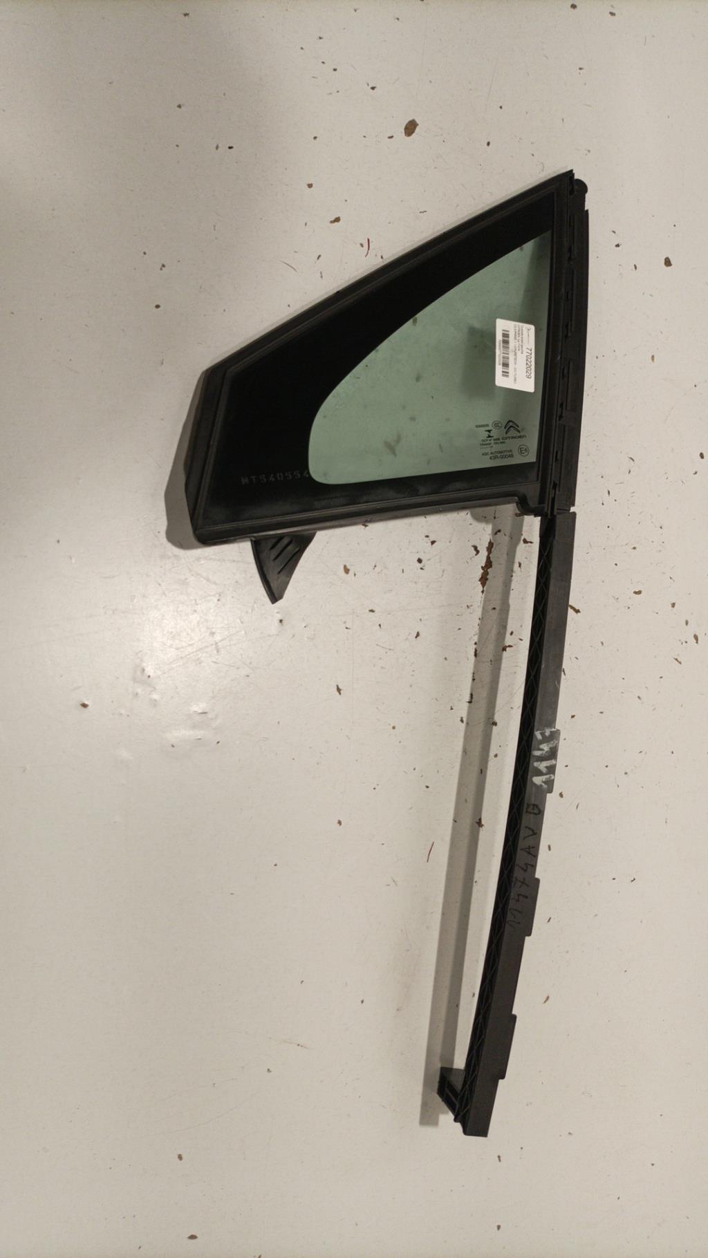 Custode avant gauche (porte) CITROEN C3 3 PHASE 1 Essence - 1