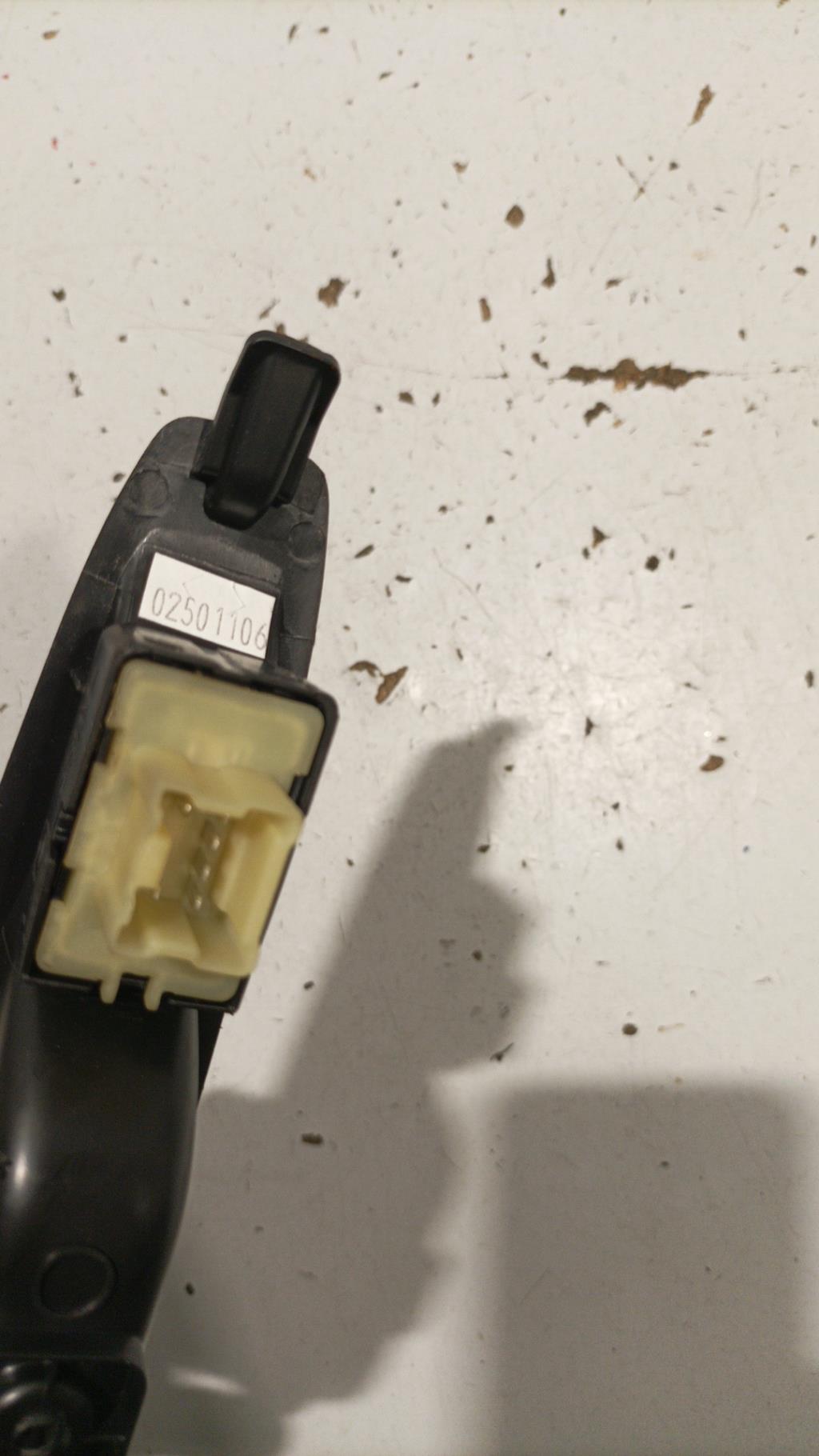 Interruttore lavacristalli posteriore sinistro RENAULT CAPTUR 1 PHASE 1 Diésel - 1