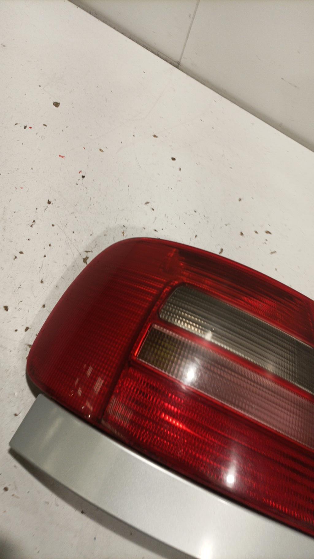 Fanale posteriore principale sinistro (luci) AUDI A4 1 PHASE 1 Diésel - 1