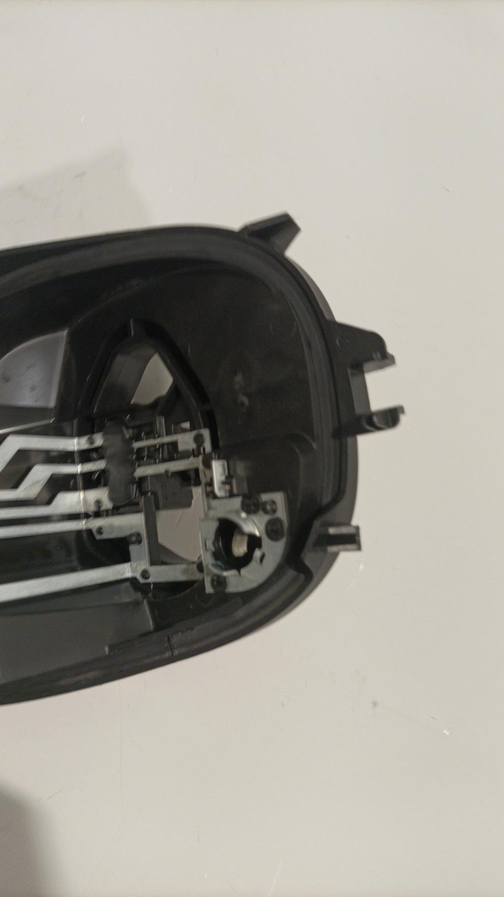 Base portalampade fanale posteriore destro PEUGEOT 208 1 PHASE 2 Gasolina - 1