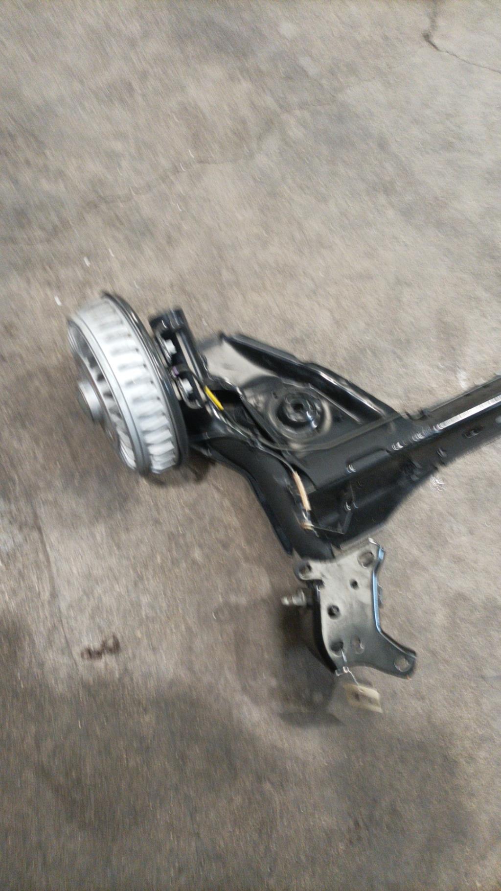 Train arriere complet RENAULT CLIO 4 PHASE 1 Essence - 1