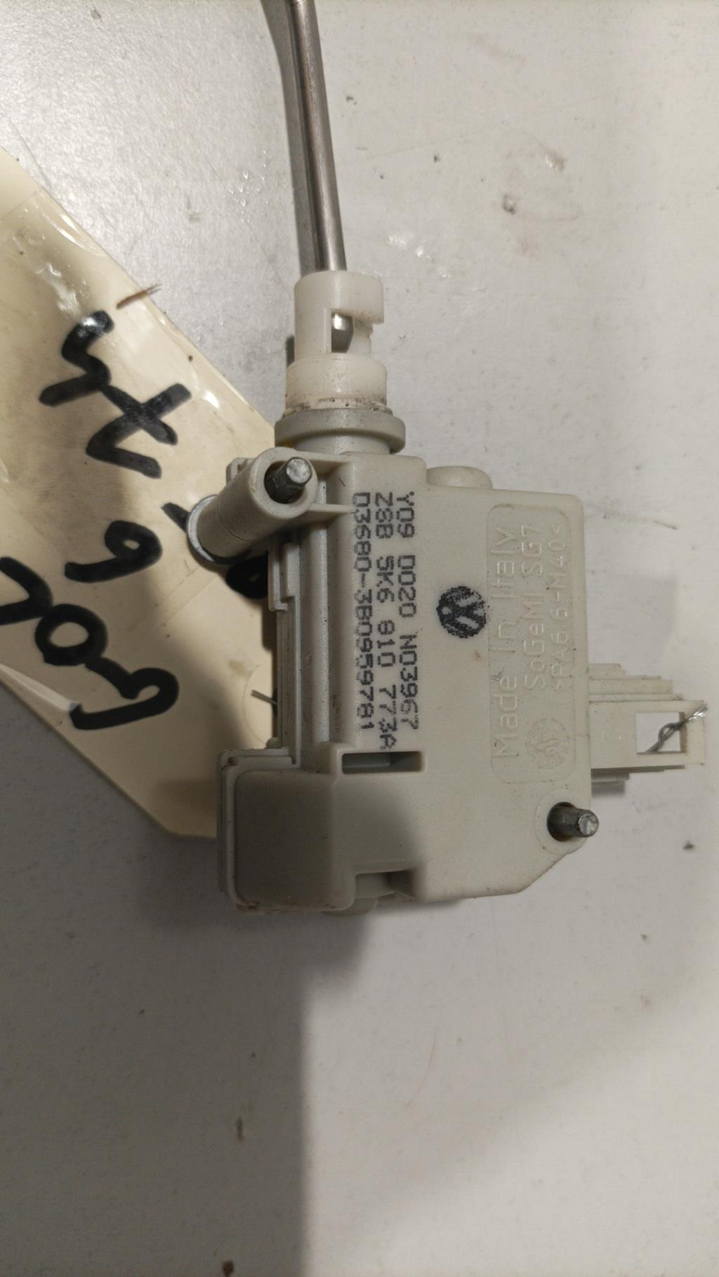 Attuatore chiavistello sportello carburante VOLKSWAGEN GOLF 6 Gasolina - 1