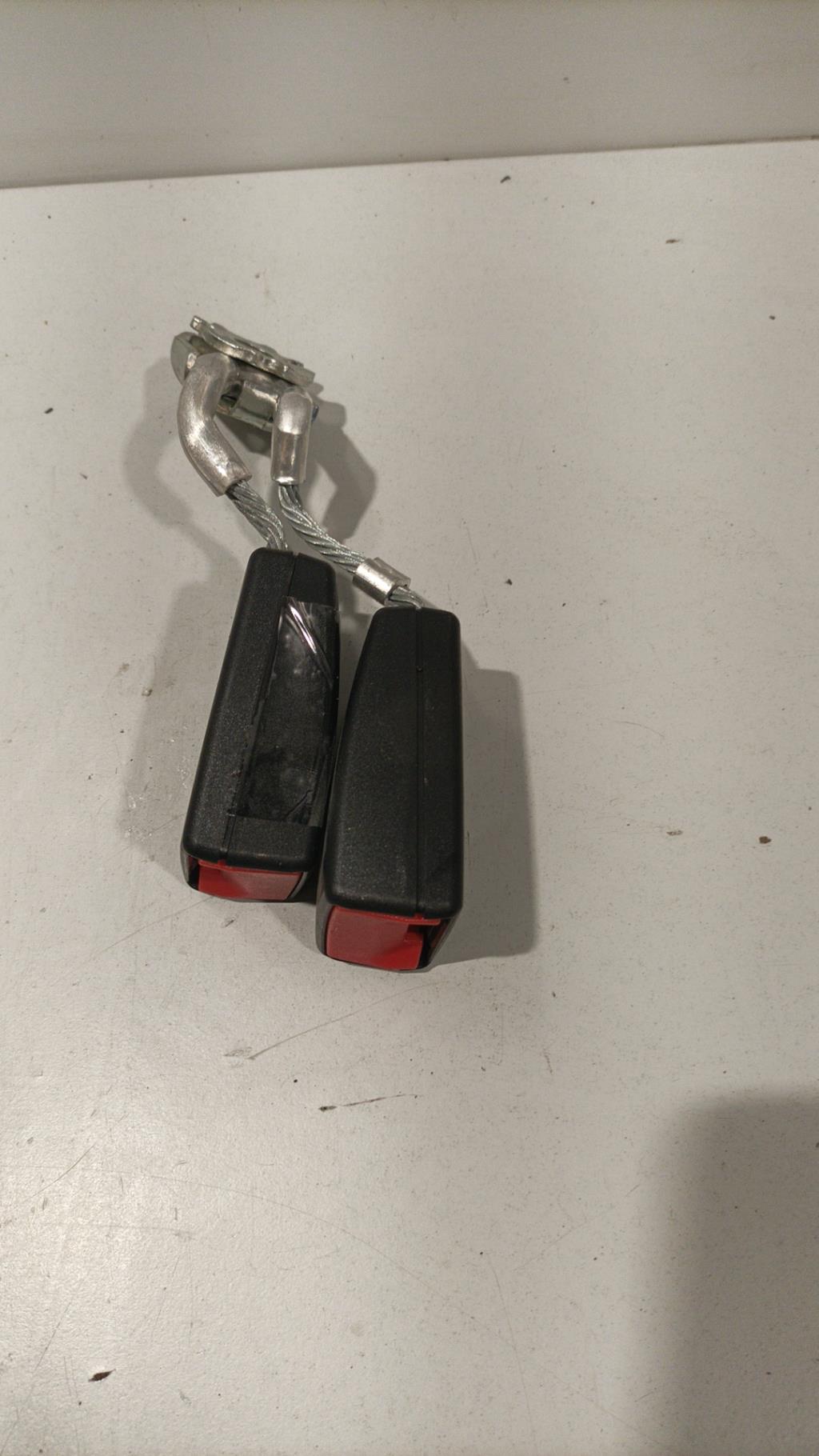 Aggancio cintura sicurezza posteriore sinistro VOLKSWAGEN GOLF 6 Gasolina - 1