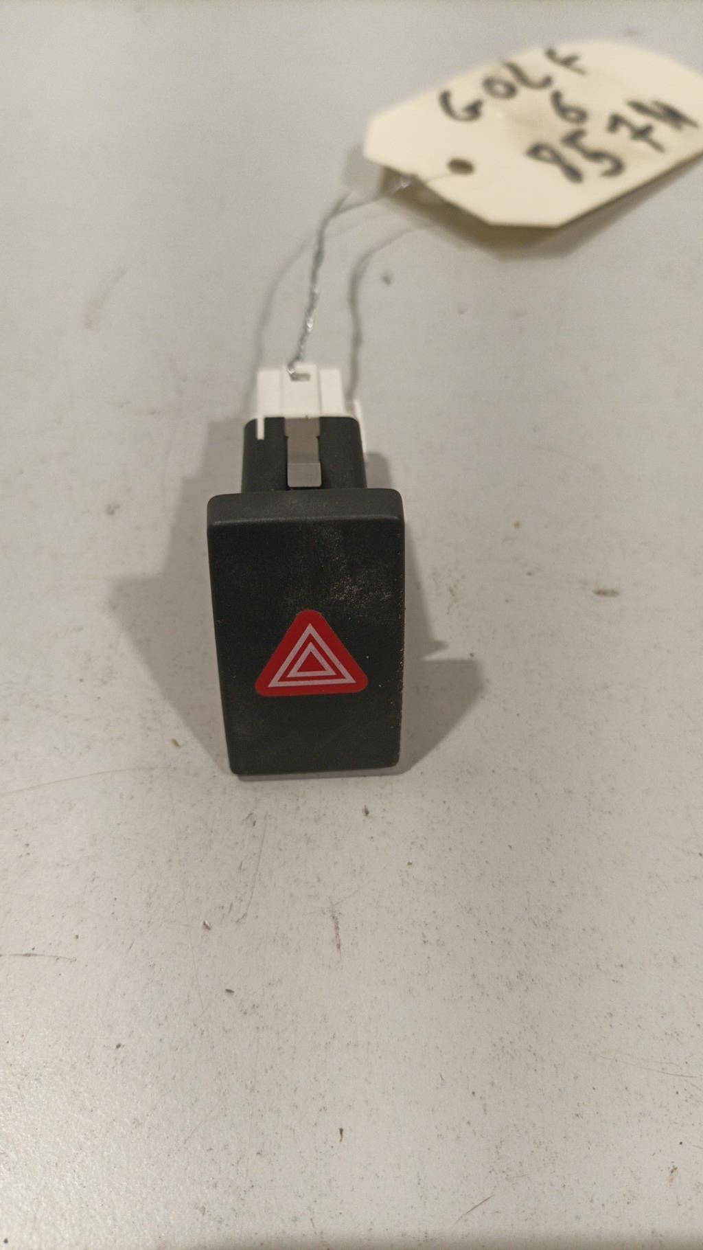 Bouton de warning VOLKSWAGEN GOLF 6 Essence - 1