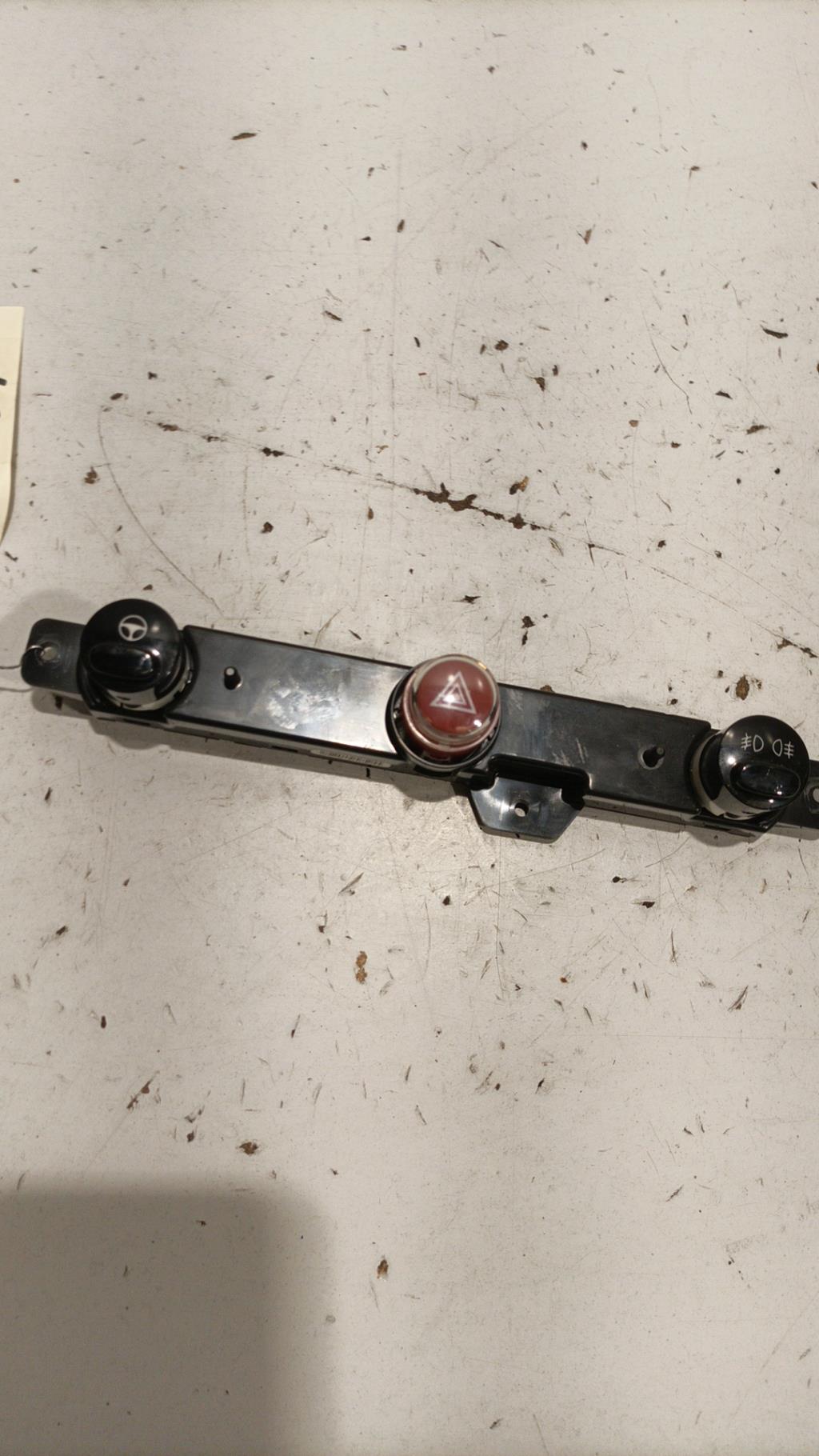 Bouton de warning FIAT 500 2 PHASE 1 Essence - 1