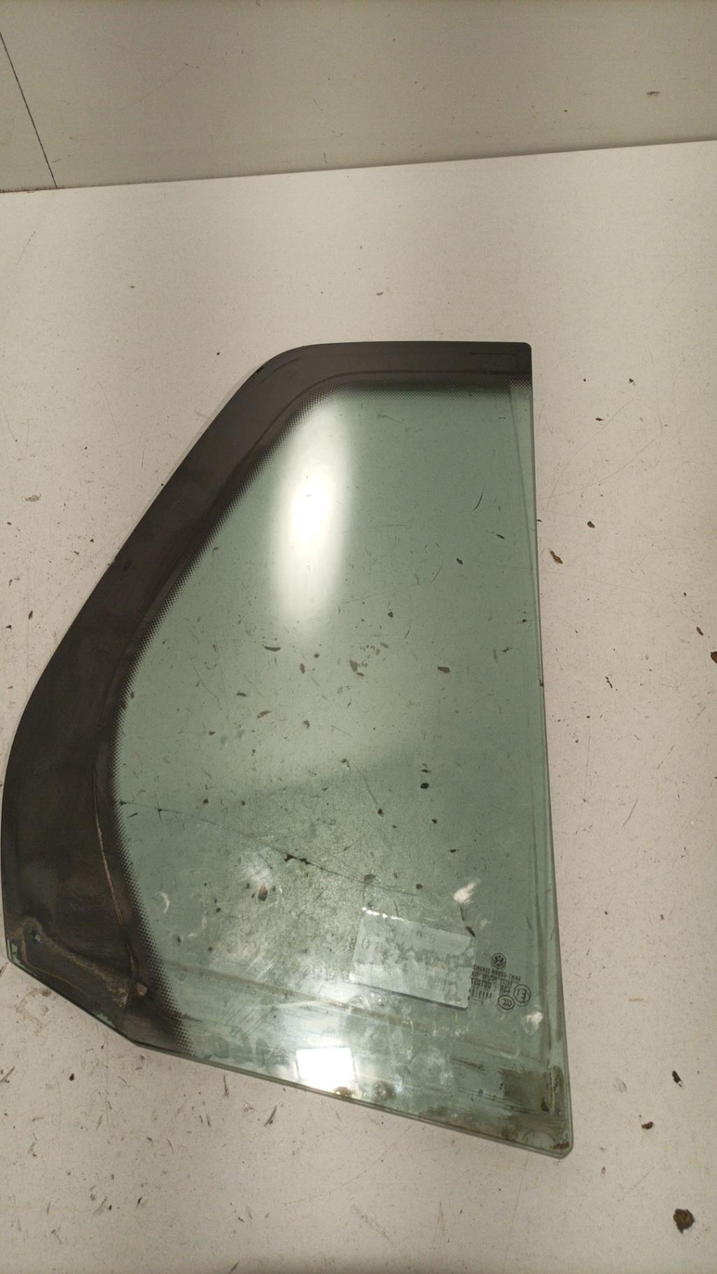 Vetro laterale fisso posteriore sinistro (portiera) VOLKSWAGEN GOLF 5 Diésel - 1