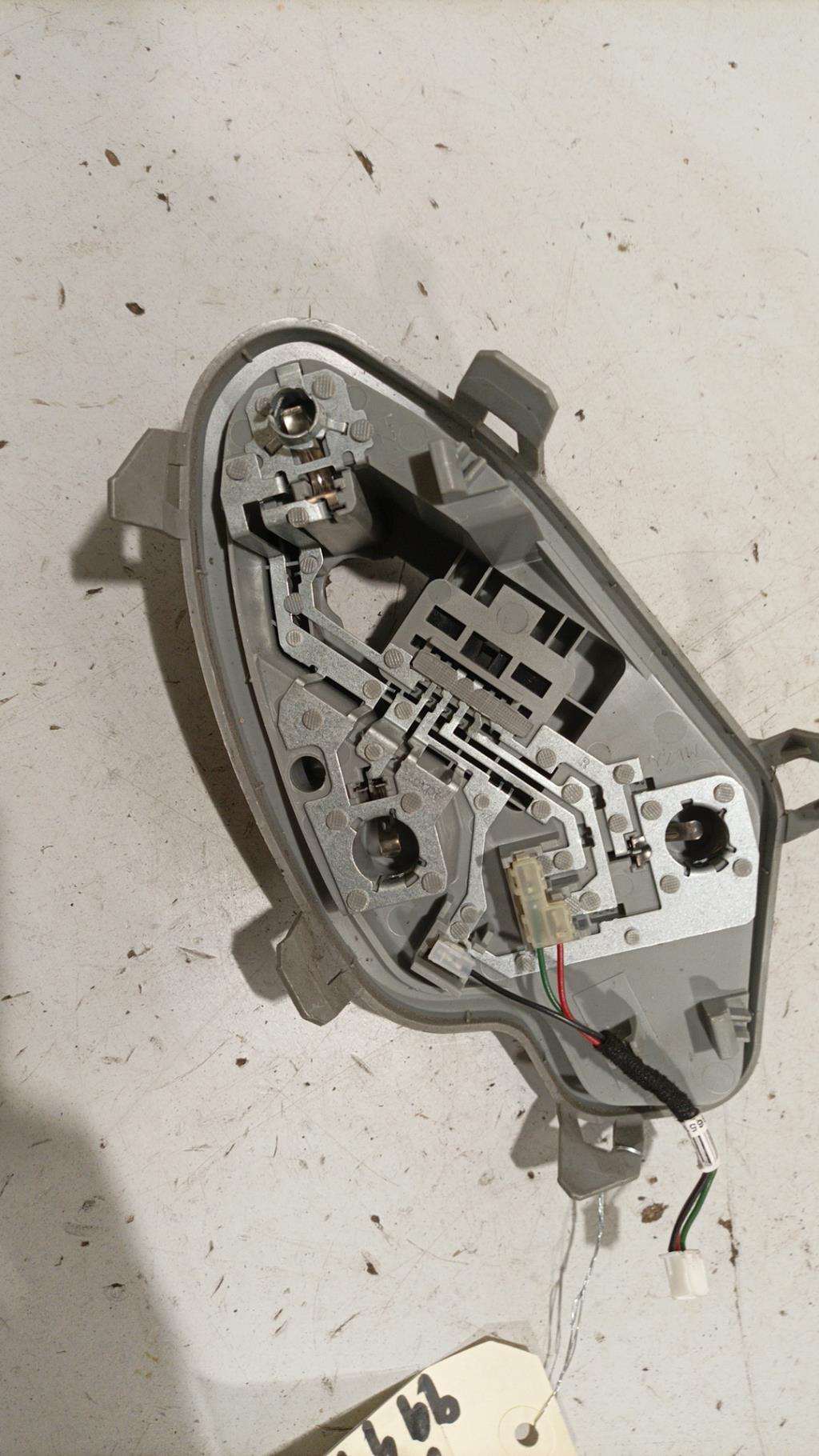 Base portalampade fanale posteriore destro PEUGEOT 508 1 PHASE 1 Diésel - 1