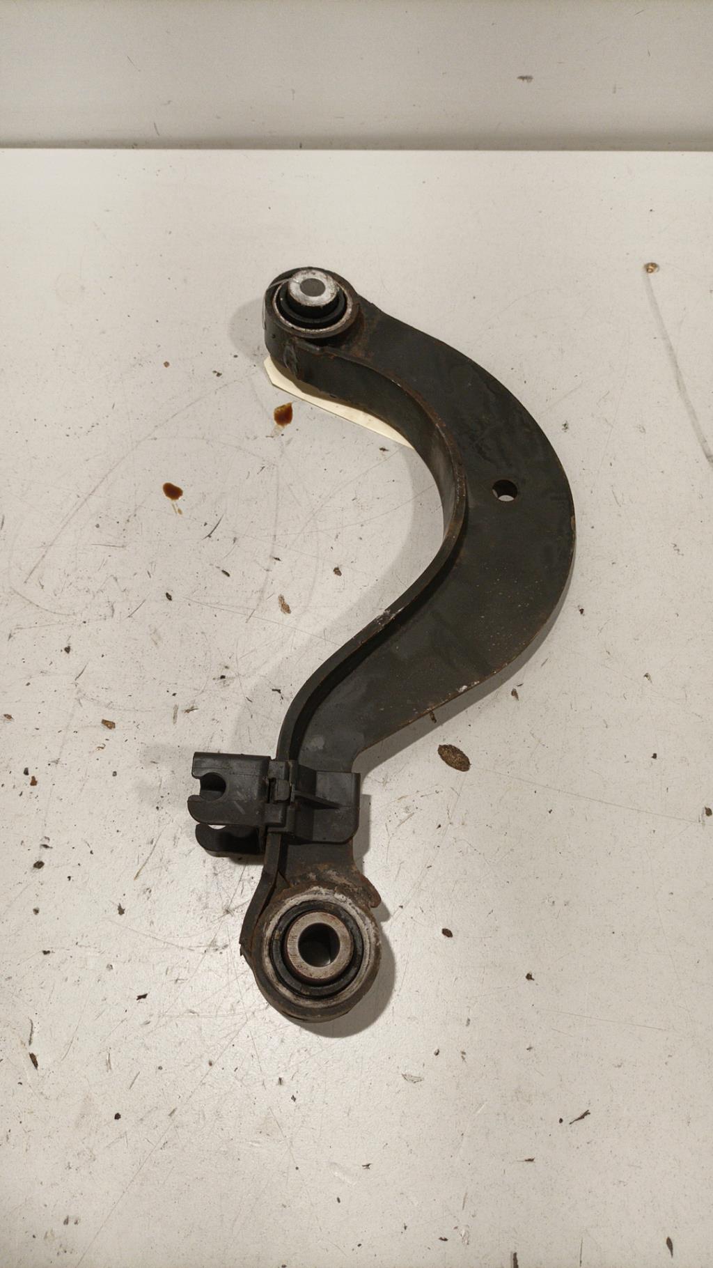 Triangolo inferiore posteriore sinistro VOLKSWAGEN GOLF 6 Gasolina - 1