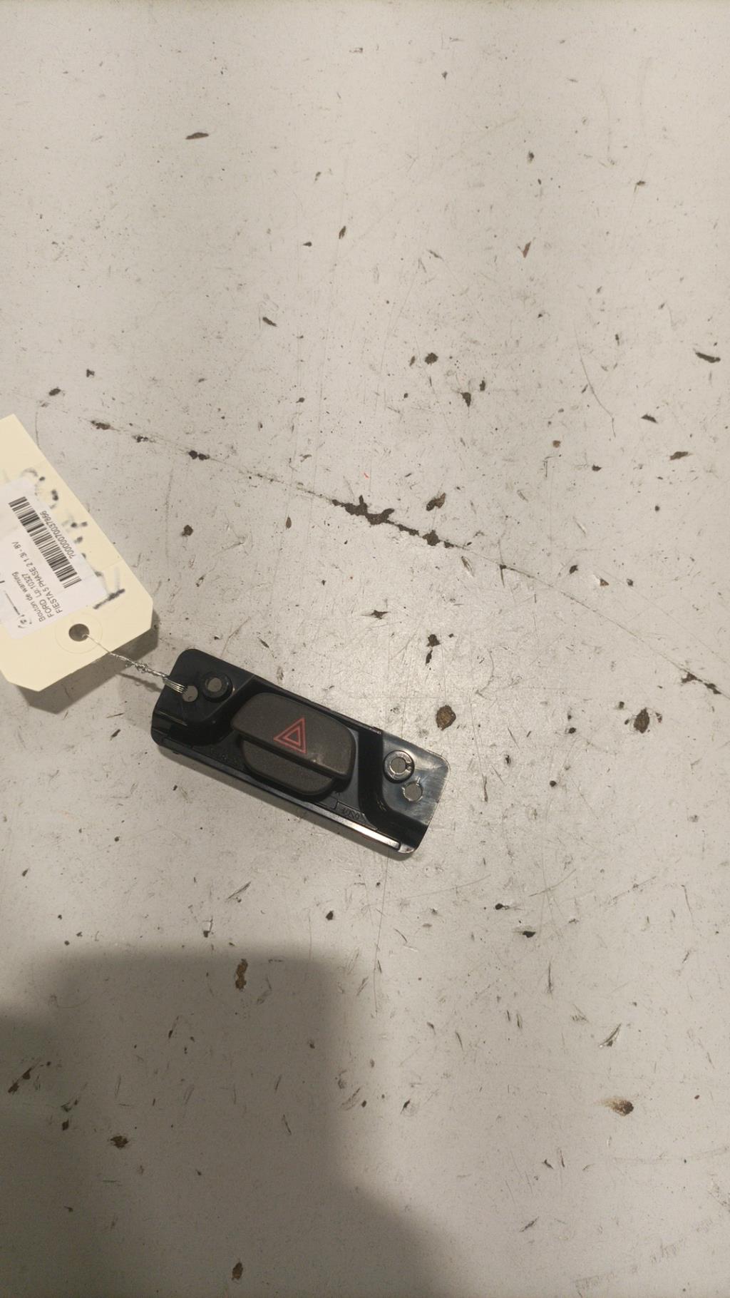 Bouton de warning FORD FIESTA 5 PHASE 2 Essence - 1