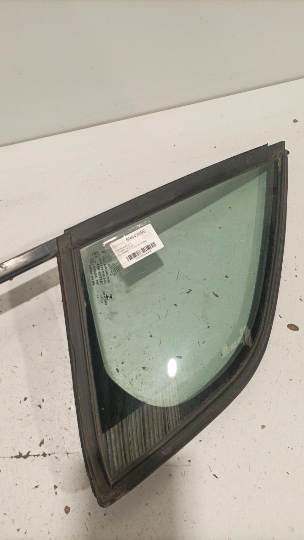 Custode avant droit (porte) CITROEN C3 2 PHASE 1 Diesel - 1