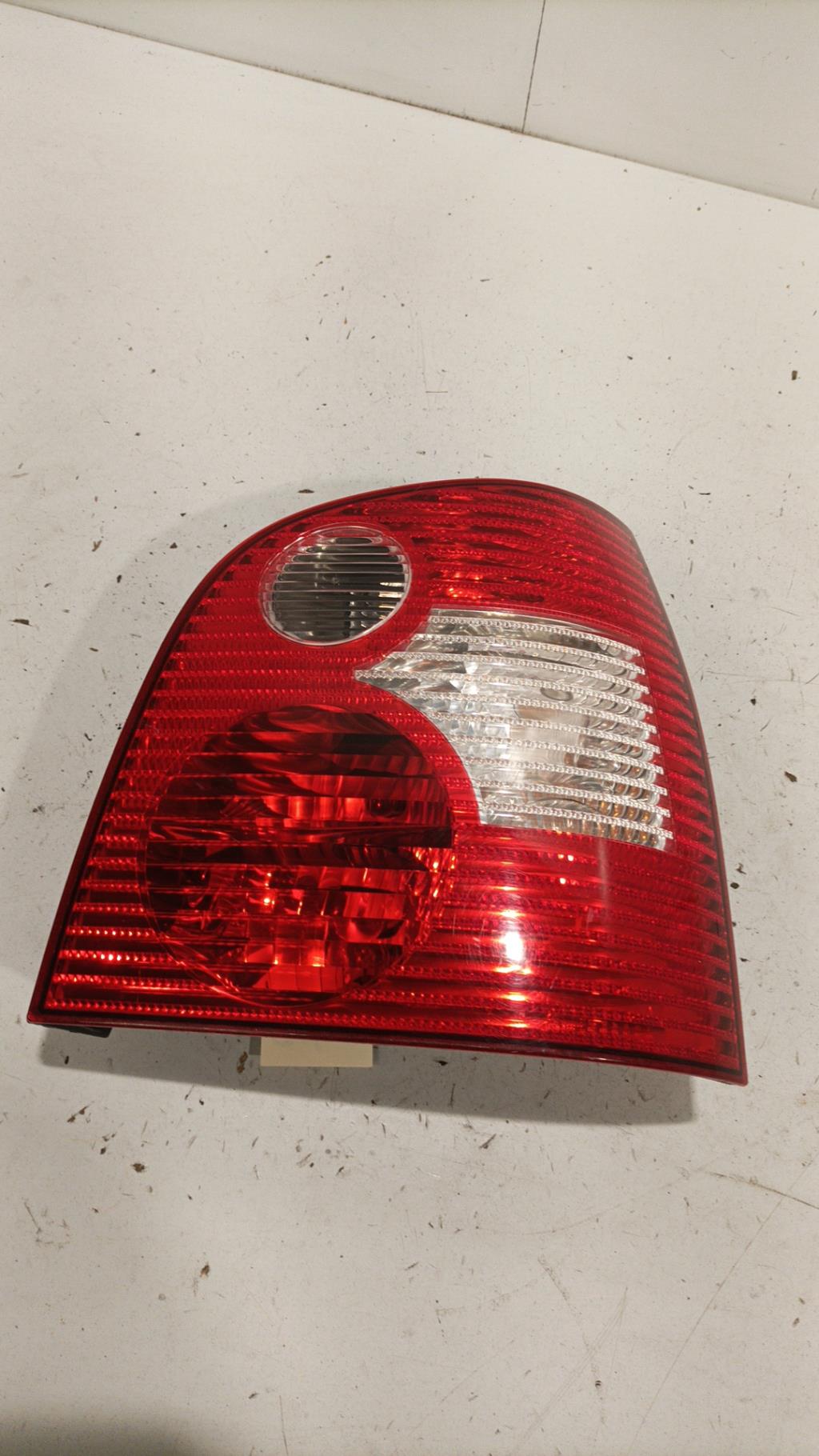 Fanale posteriore principale destro (luci) VOLKSWAGEN POLO 4 PHASE 1 Gasolina - 1
