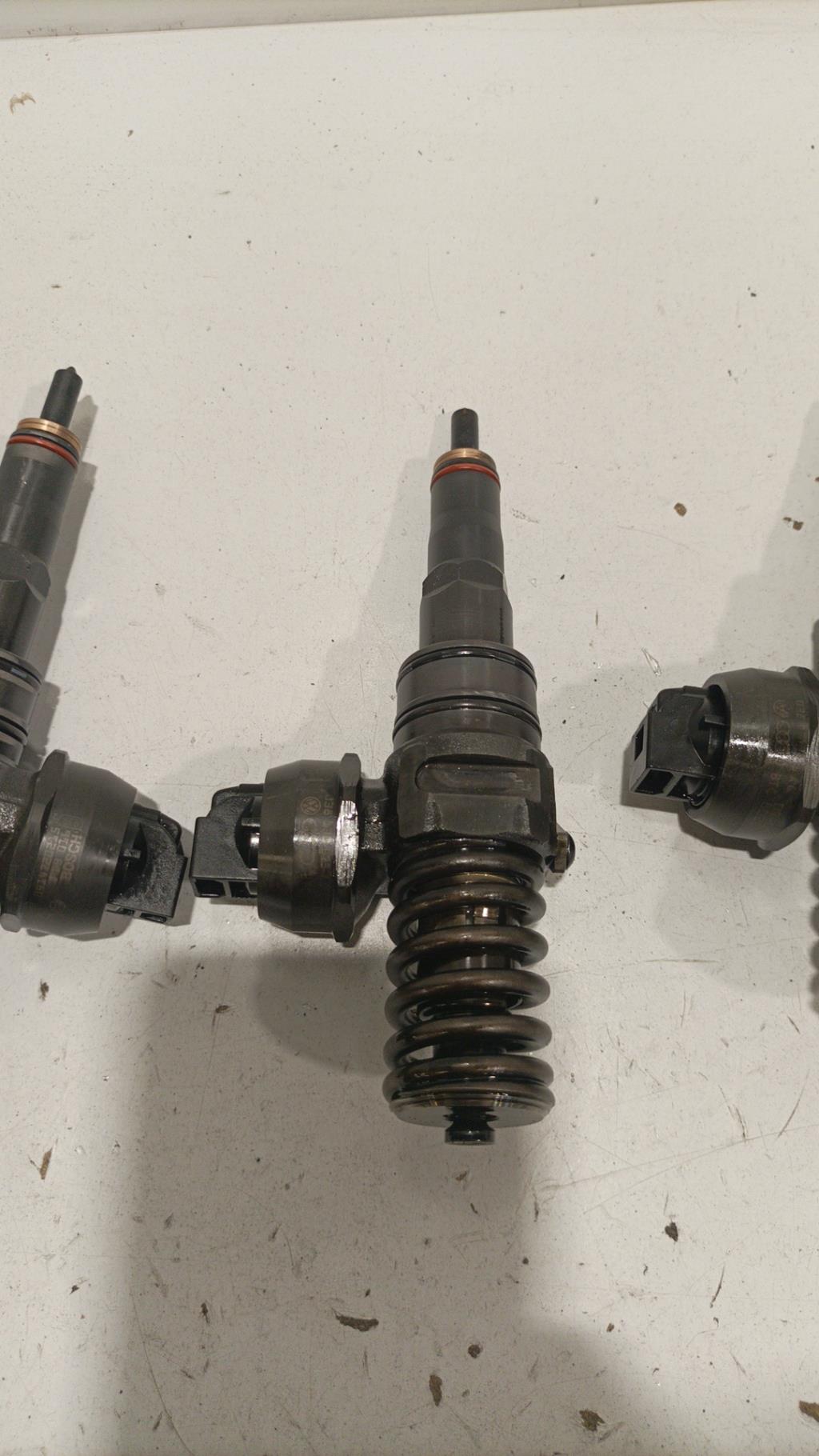 Injecteurs VOLKSWAGEN GOLF 5 Diesel - 1