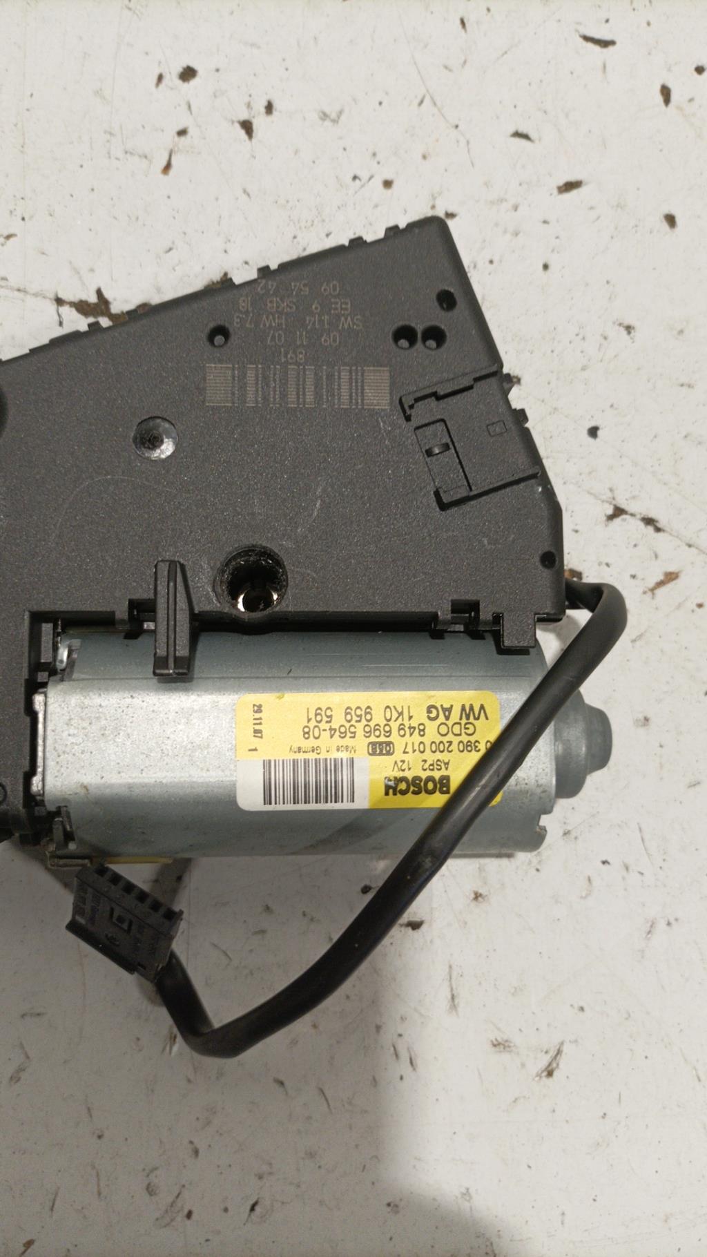 Moteur toit ouvrant VOLKSWAGEN GOLF PLUS PHASE 1 Diesel - 1