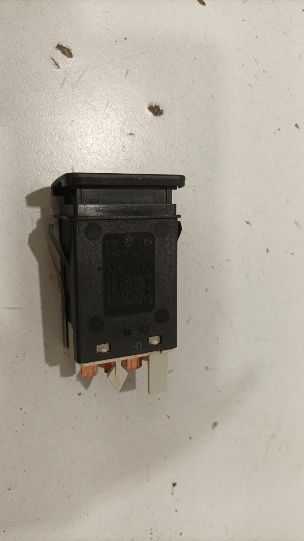 Bouton de warning VOLKSWAGEN BORA Diesel - 1