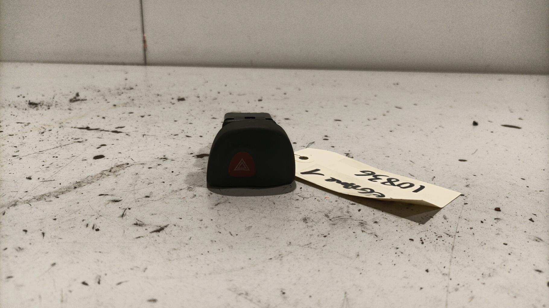 Bouton de warning RENAULT MEGANE 1 PHASE 1 Diesel - 1
