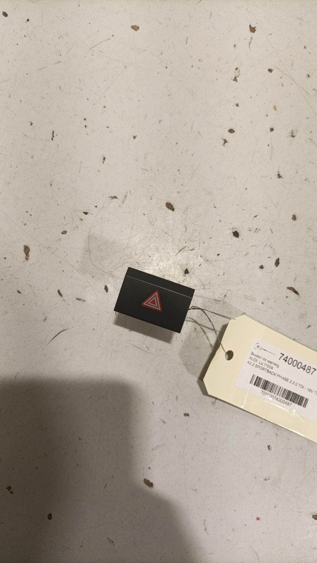 Bouton de warning AUDI A3 2 SPORTBACK PHASE 2 Diesel - 1