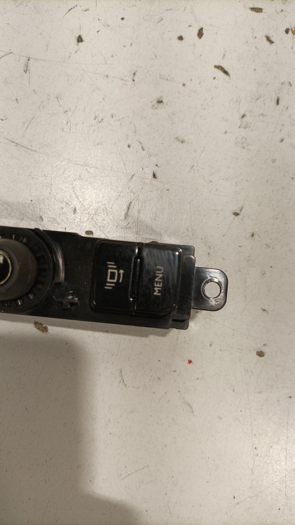 Commande autoradio PEUGEOT 208 1 PHASE 1 Diesel - 1