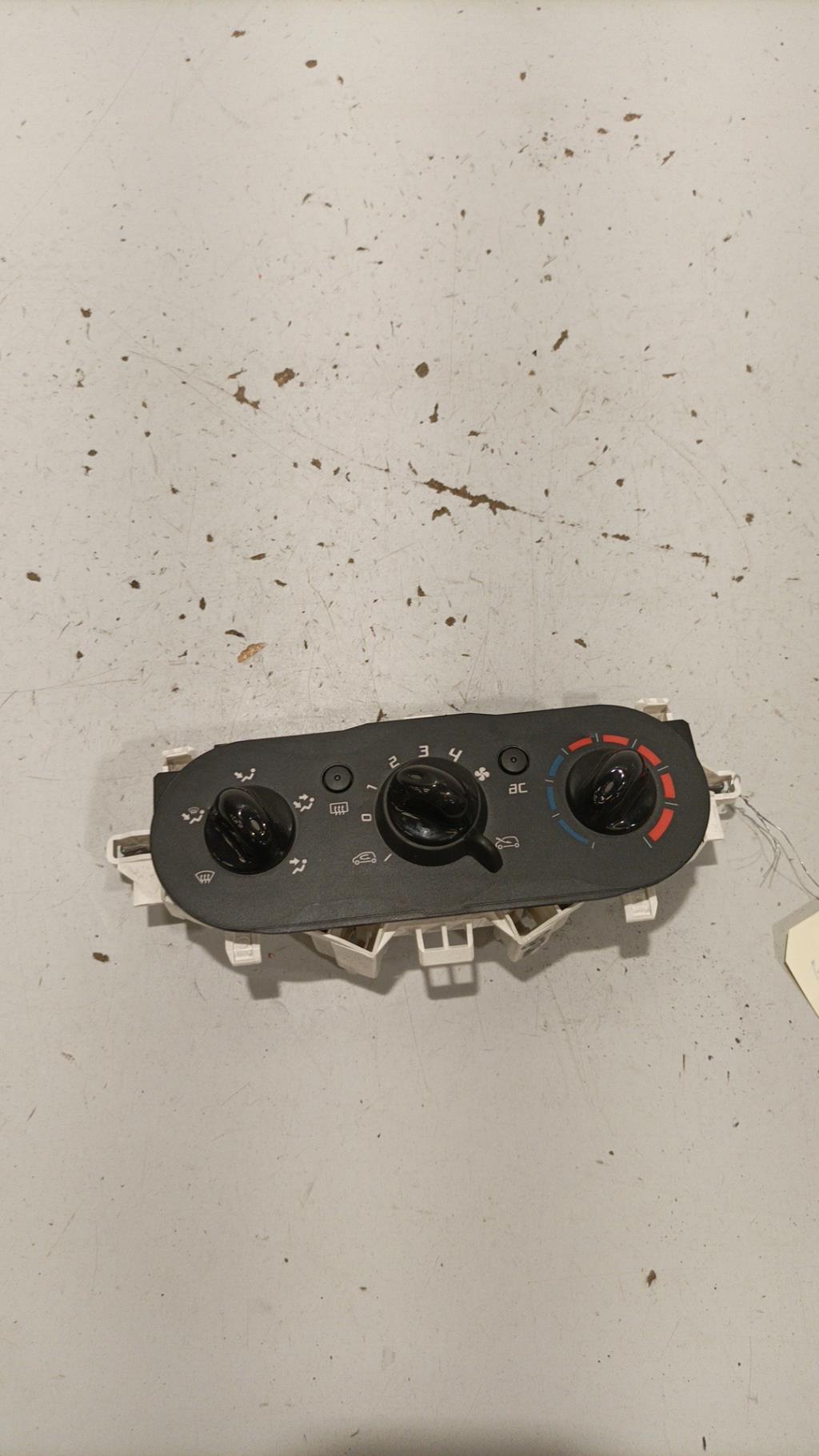 Commande chauffage RENAULT TWINGO 2 PHASE 1 Diesel - 1