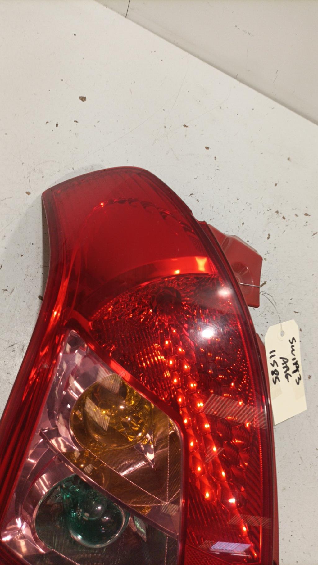 Fanale posteriore principale sinistro (luci) SUZUKI SWIFT 3 Diésel - 1