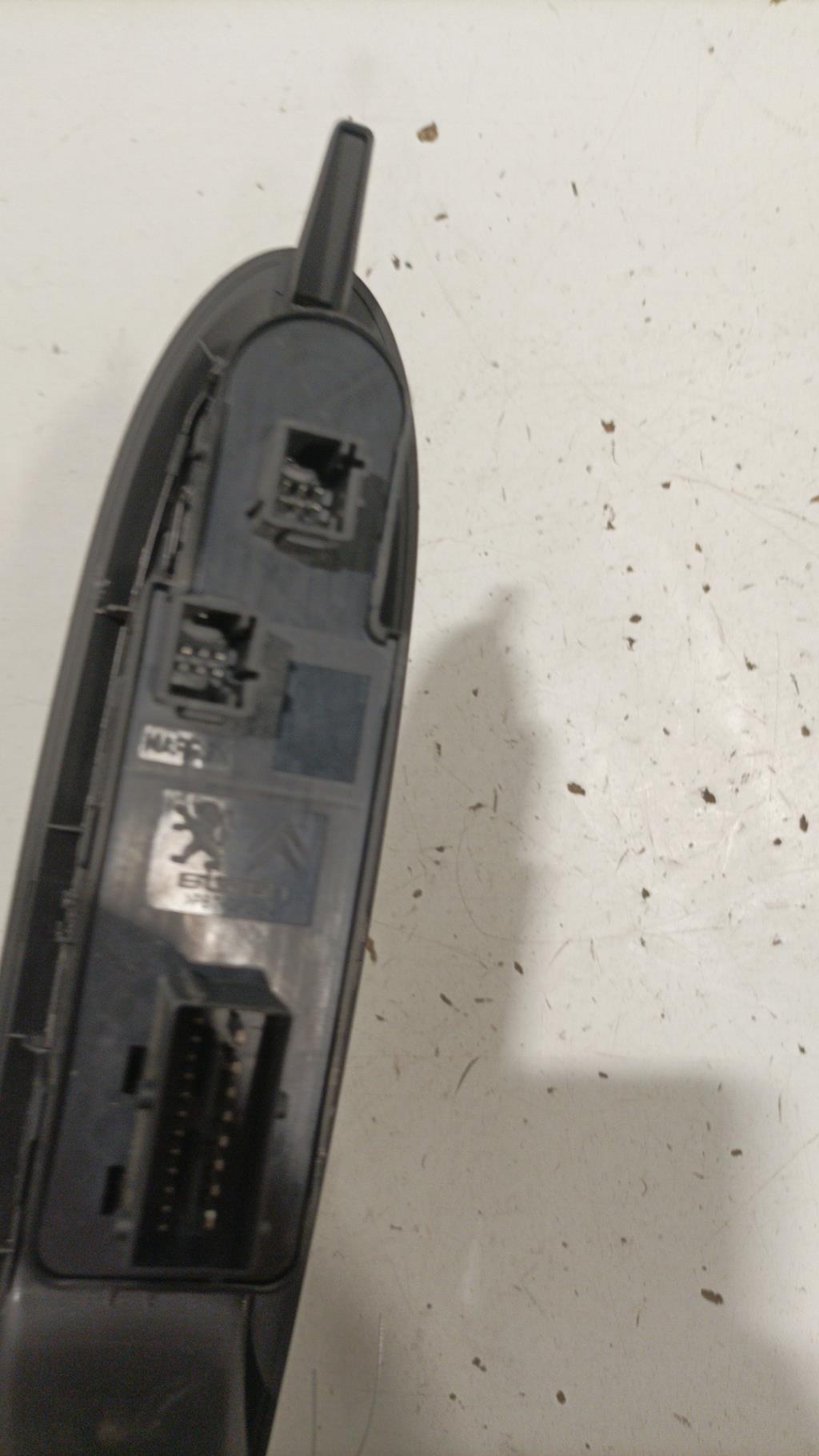 Interruttore lavacristalli anteriore sinistro CITROEN C4 2 PHASE 2 Diésel - 1