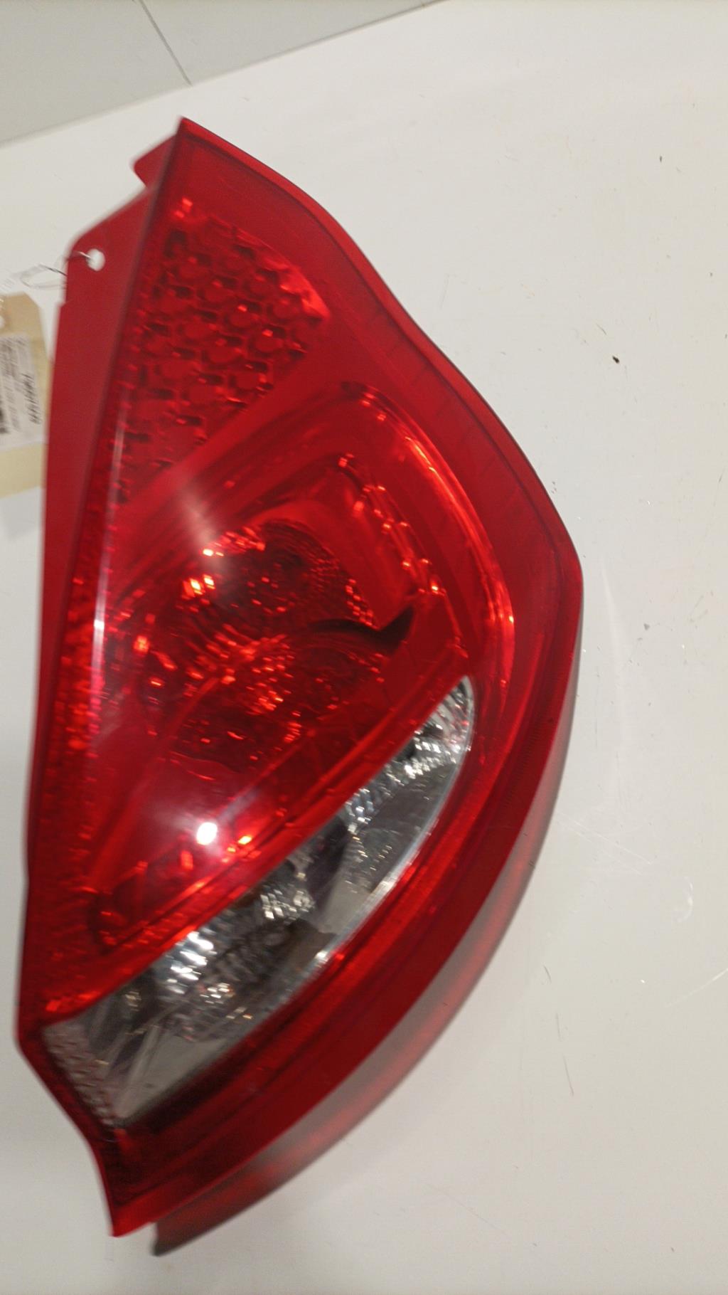 Fanale posteriore principale destro (luci) FORD FIESTA 6 PHASE 1 Diésel - 1