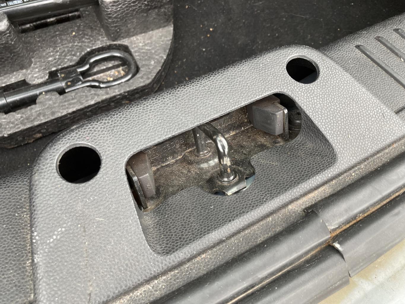 Serrure de hayon FORD FIESTA 6 PHASE 1 Essence - 1