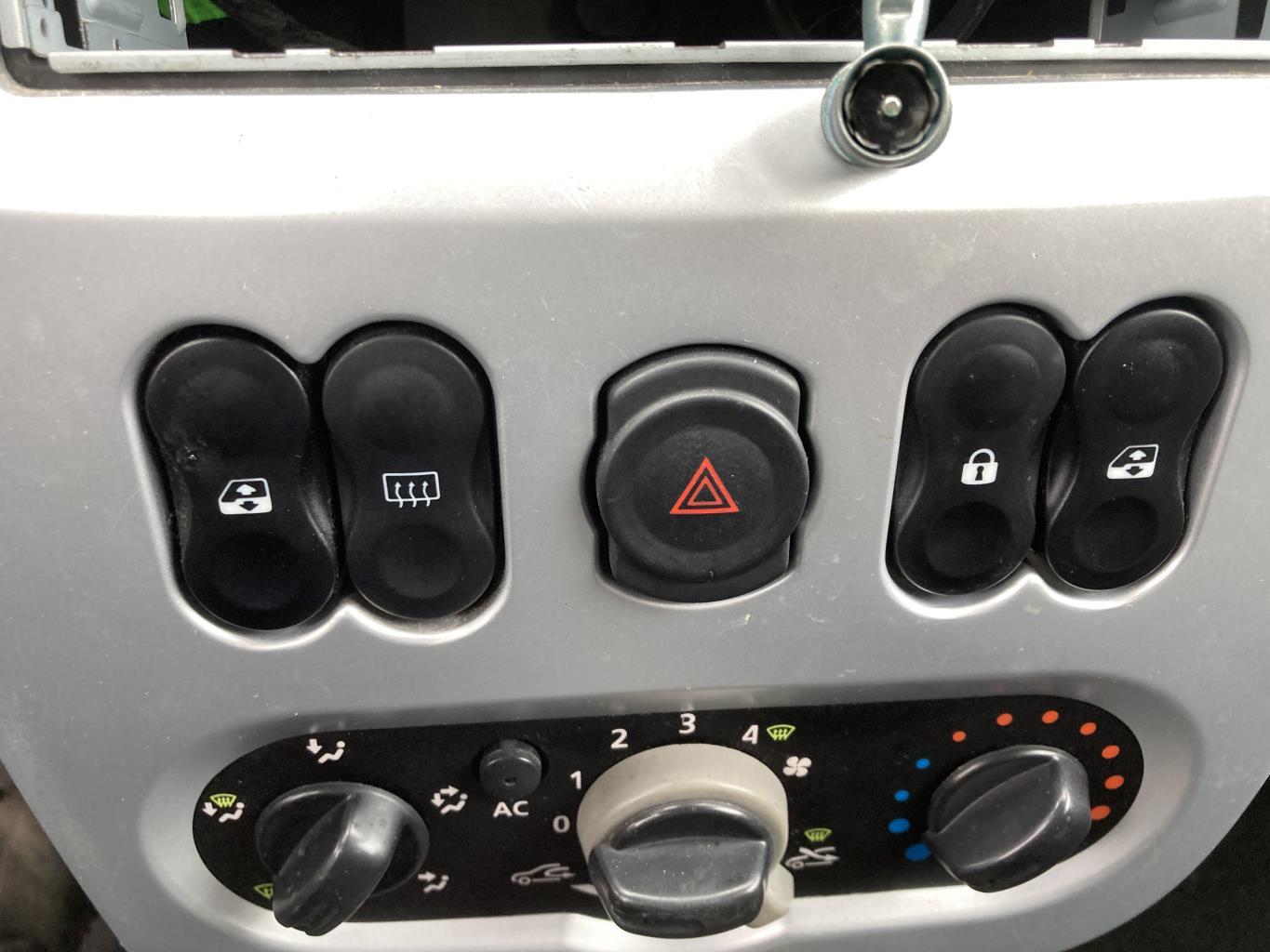 Bouton de warning DACIA LOGAN MCV 1 PHASE 2 BREAK Diesel - 1