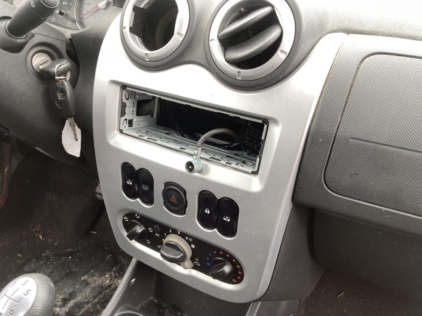 Facade autoradio DACIA LOGAN MCV 1 PHASE 2 BREAK Diesel - 1