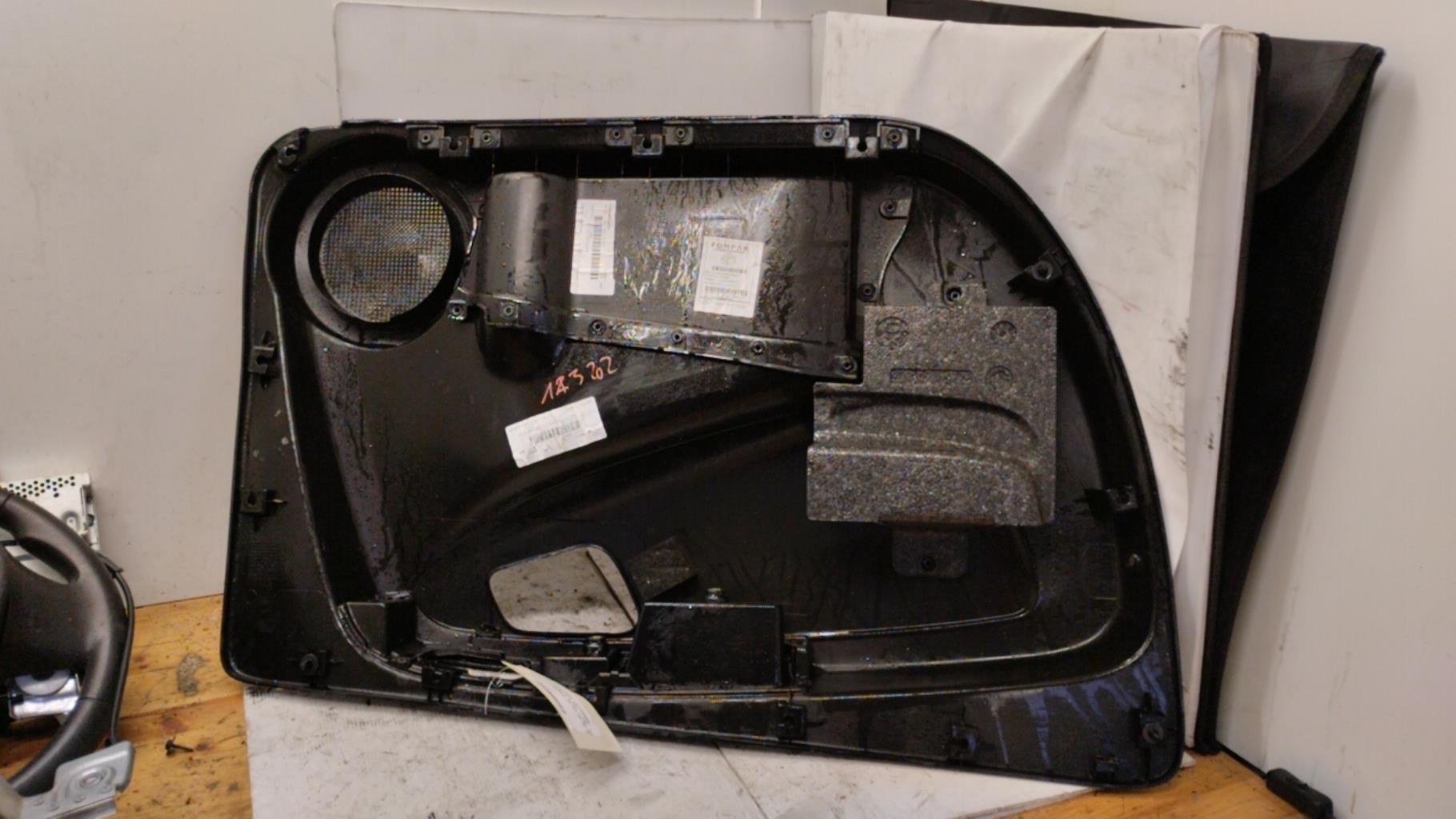 Panneau de porte avant droit CITROEN NEMO Diesel - 1
