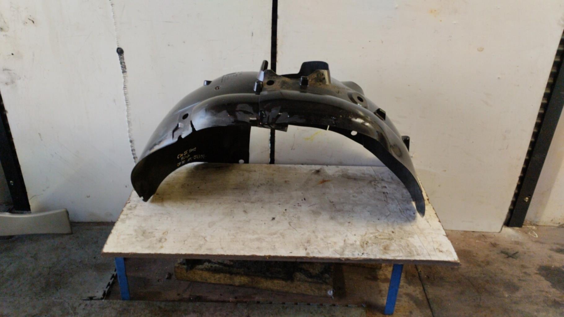 Pare boue avant gauche RENAULT CLIO 3 PHASE 2 BREAK Essence - 1