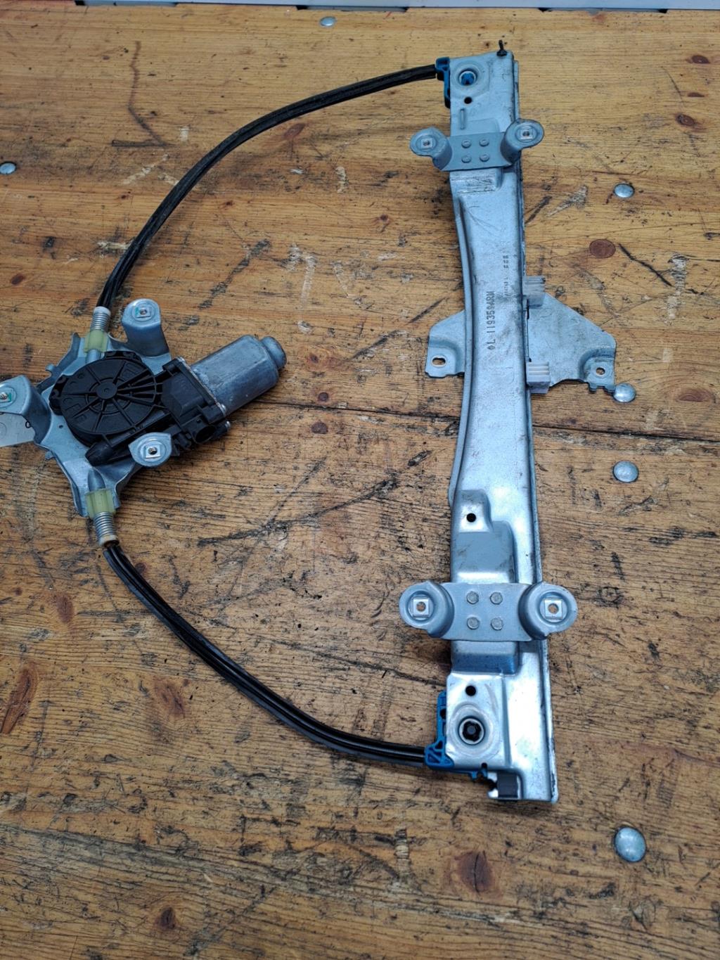 Leve vitre electrique avant gauche RENAULT TWINGO 2 PHASE 1 Essence - 1