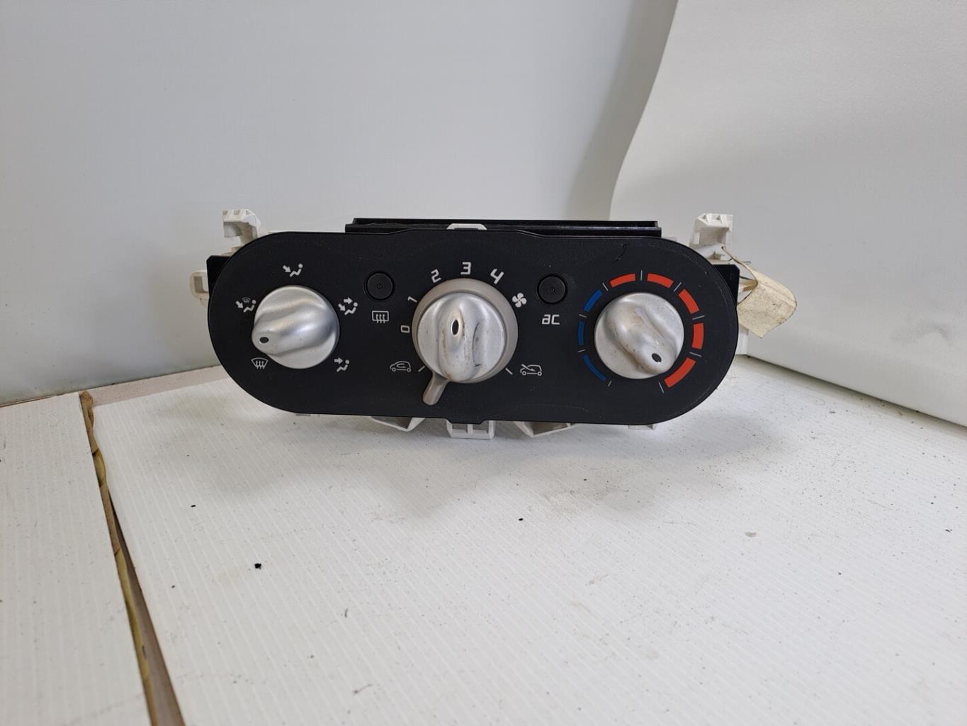 Commande chauffage RENAULT TWINGO 2 PHASE 1 Essence - 1