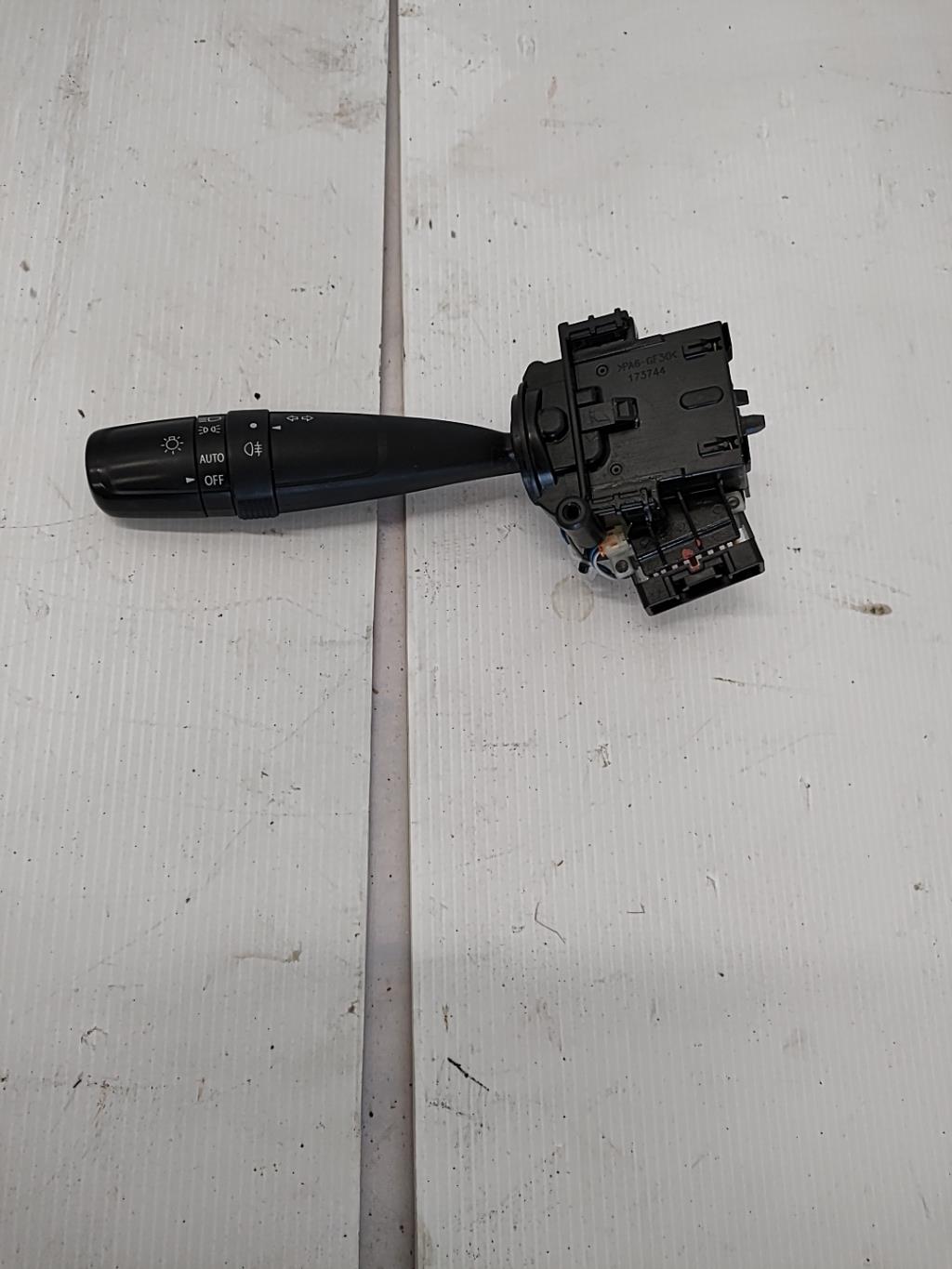 Commodo phare SUZUKI SWIFT 4 Essence - 1