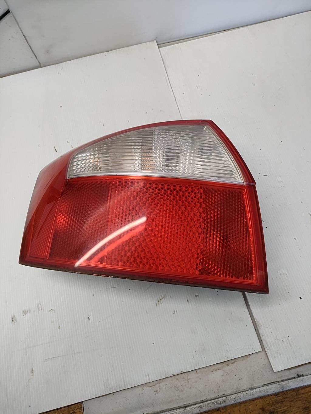 Feu arriere principal gauche (feux) AUDI A4 2 PHASE 1 Essence - 1