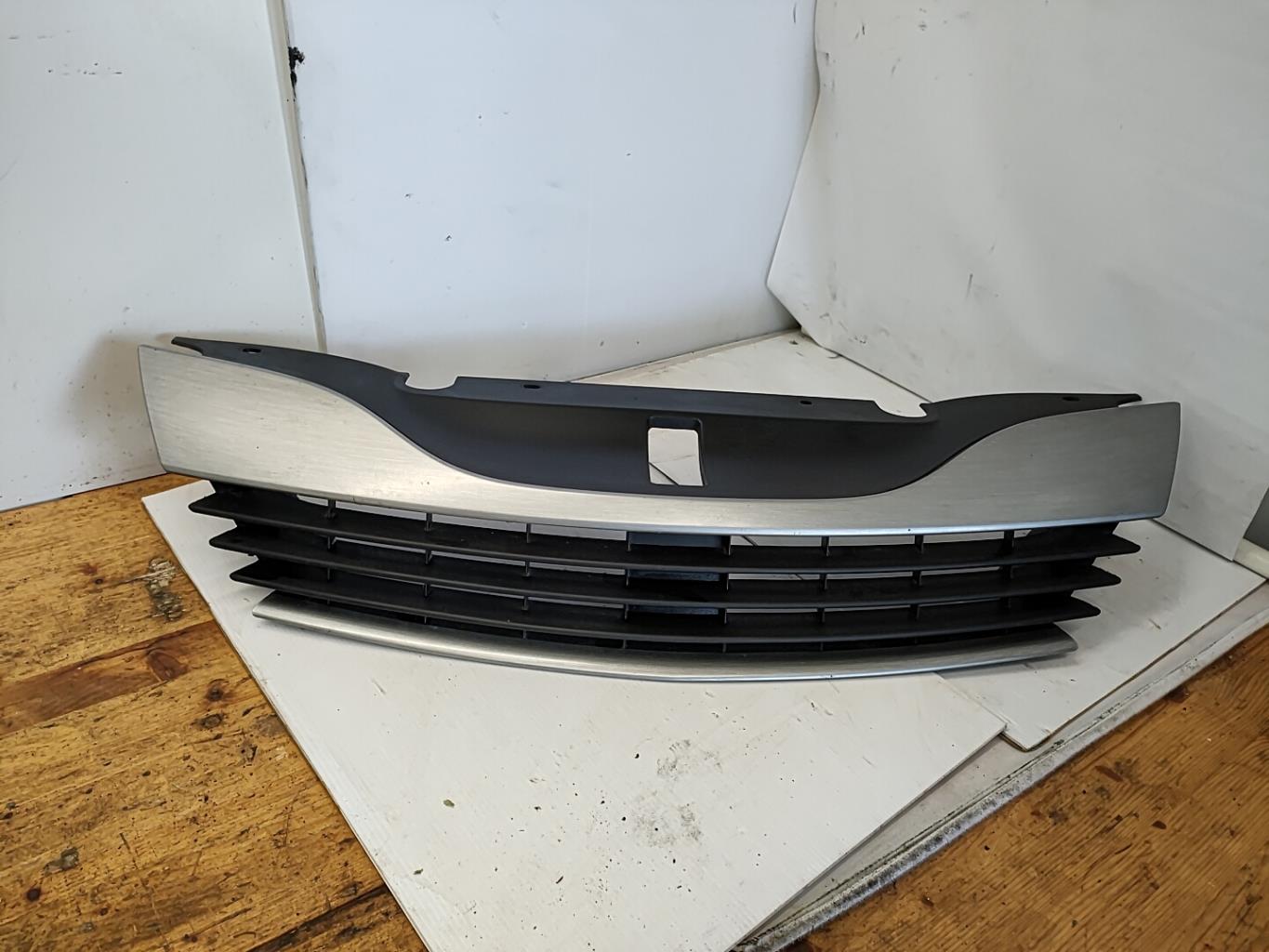 Calandre RENAULT LAGUNA 2 PHASE 1 BREAK Diesel - 1