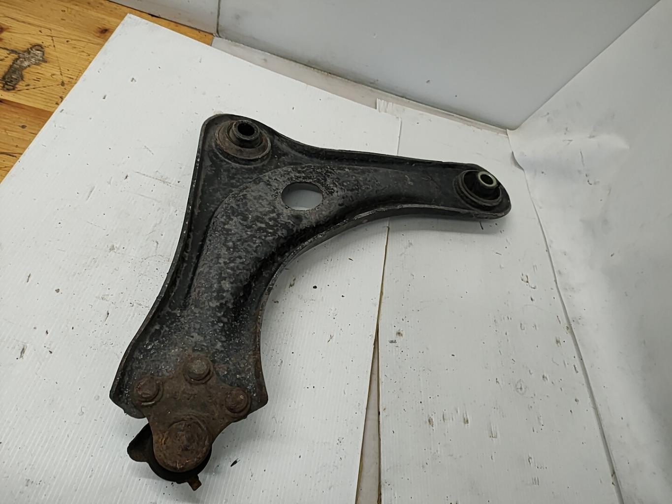 Triangle avant gauche PEUGEOT 208 1 PHASE 1 Essence - 1